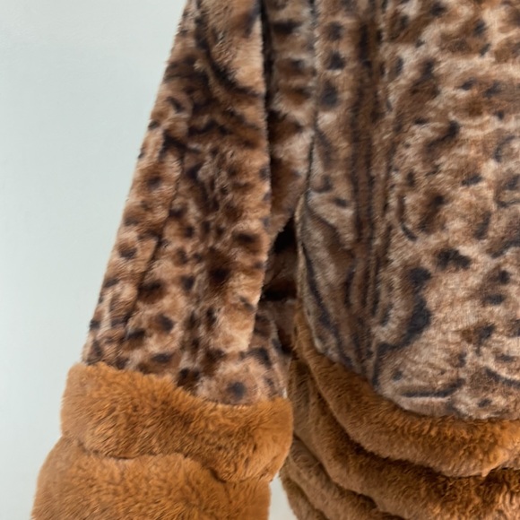 New Mystree brand faux fur animal print jacket size medium - Picture 3 of 6